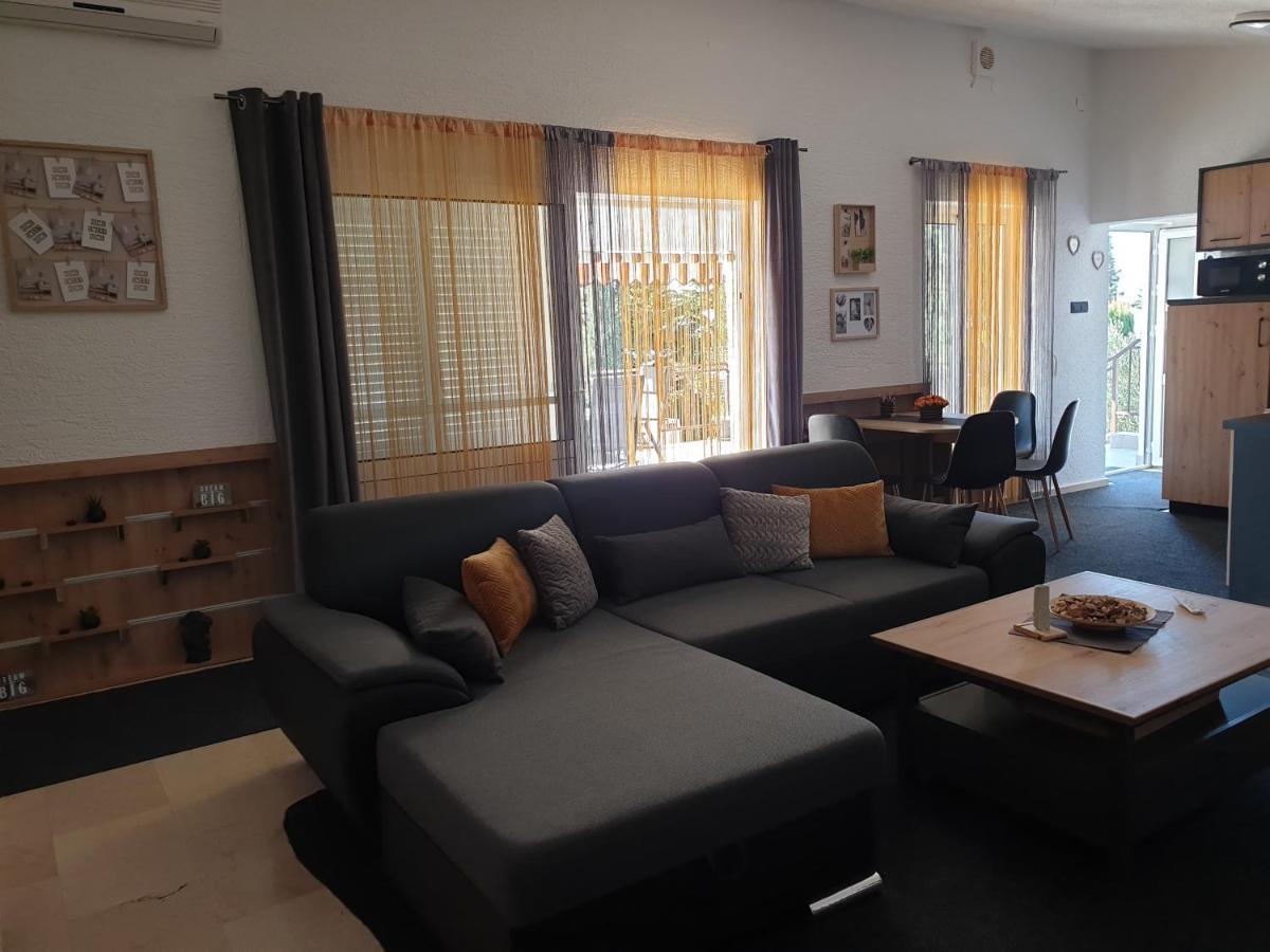 רובנסקה Apartman Anabella מראה חיצוני תמונה