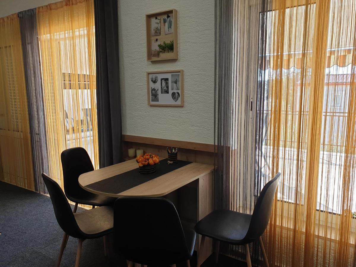 רובנסקה Apartman Anabella מראה חיצוני תמונה